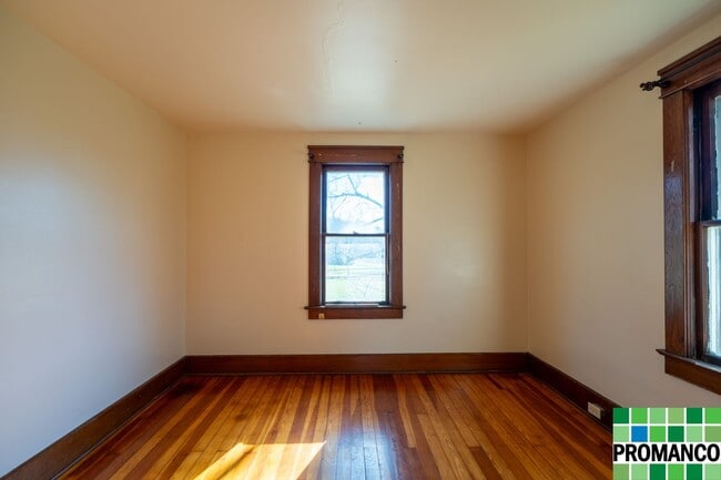 Building Photo - Southern Style Charming 3-Bedroom Farmhouse