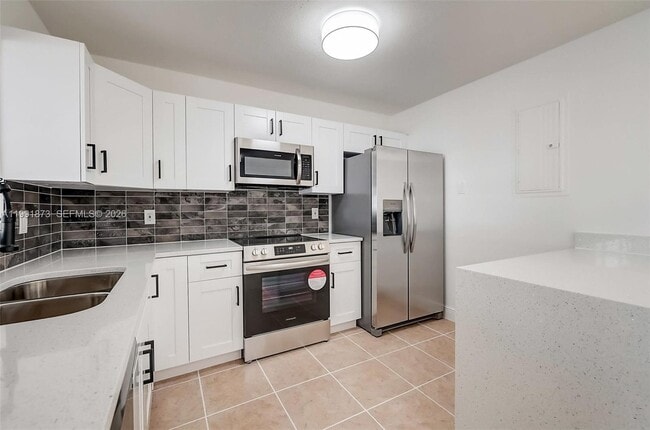 Building Photo - 1601 SW 32nd Pl