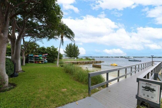 Building Photo - 5600 N Flagler Dr