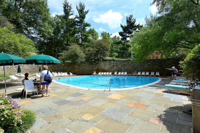 Building Photo - 4000 Tunlaw Rd NW