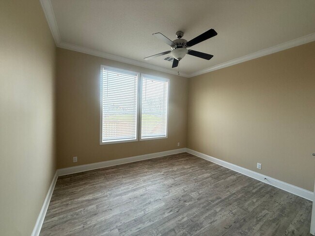 Building Photo - 631 Imogene Dr