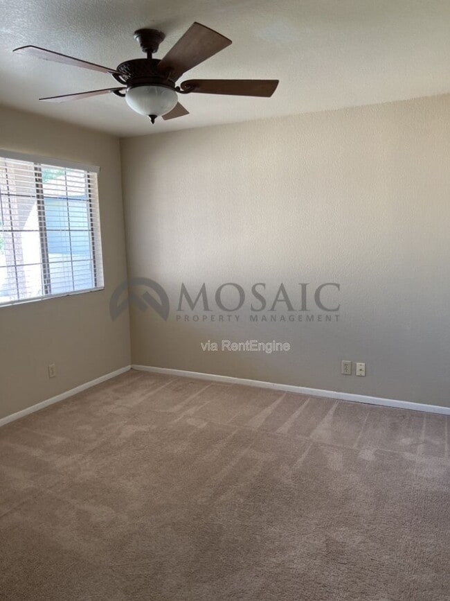 Building Photo - 921 S Val Vista Dr