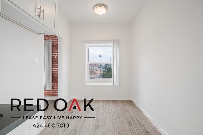 Building Photo - 1518 S Wilton Pl