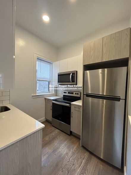 Primary Photo - 102 Queensberry St