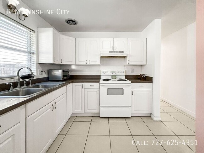 Building Photo - 2201 26th St S