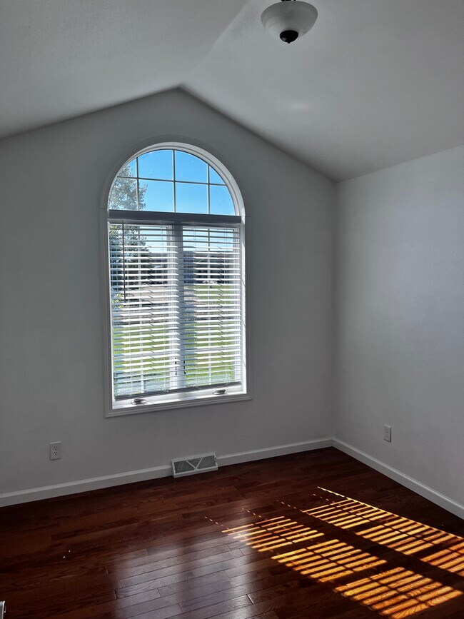 Bedroom 2 - 5580 Springbrook Rd