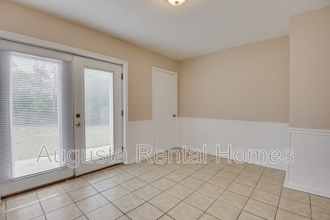 Building Photo - 3859 Fairington Dr