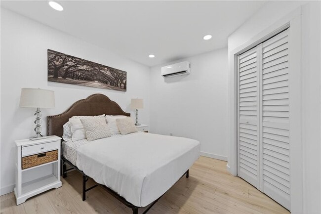 Building Photo - 1812 Wellbourne Dr NE