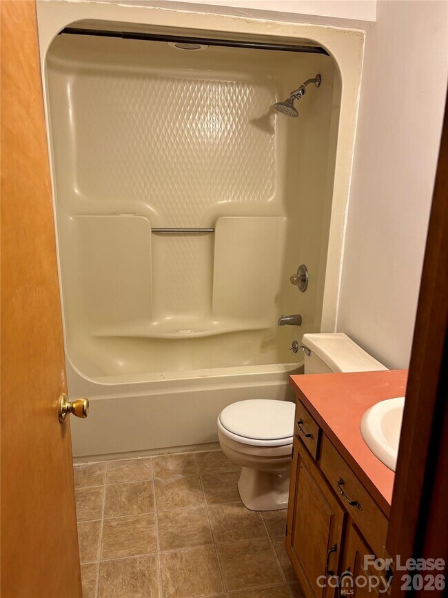 Building Photo - 1732 Lenora Cir