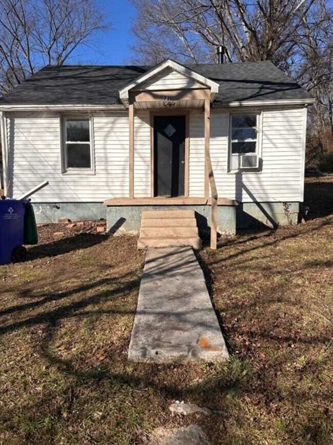 Primary Photo - 731 E 3rd St