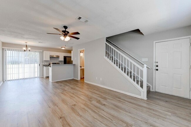 Building Photo - AVAILABLE NOW!