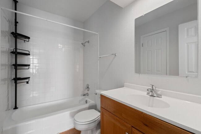 Building Photo - 5800 Belmoor Dr