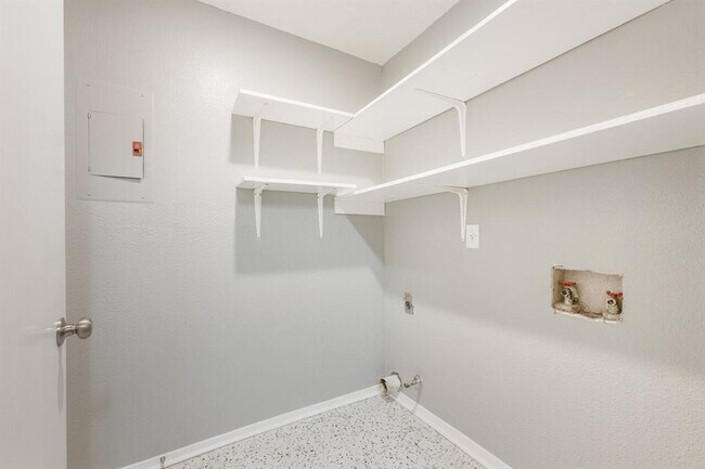 Building Photo - 6805 Blue Dawn Trail
