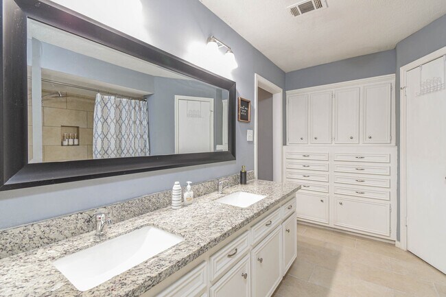 Building Photo - 11307 Canyon Trail Dr