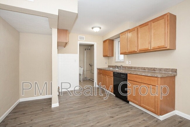 Building Photo - 645 Babbitt Rd