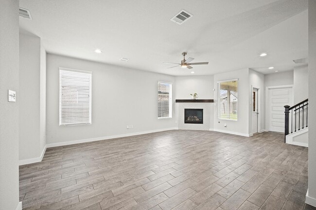 Building Photo - 144 Shining Pt Dr