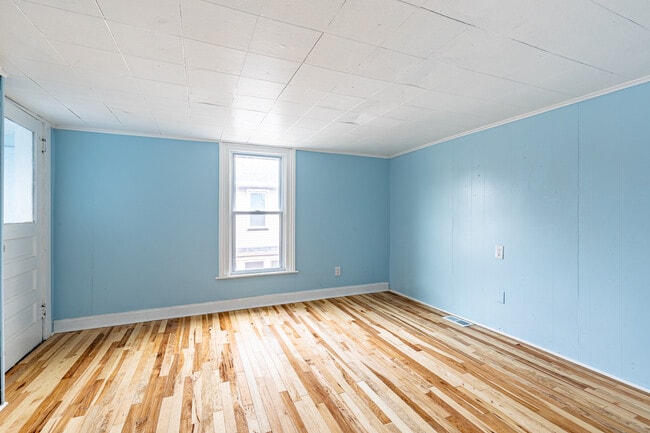 Building Photo - 83 Ridgeway Ave