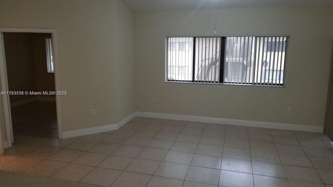 Building Photo - 2550 SW 18th Terrace