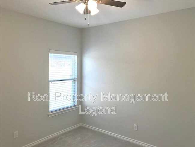 Building Photo - 4021 Lazy River Ranch Rd