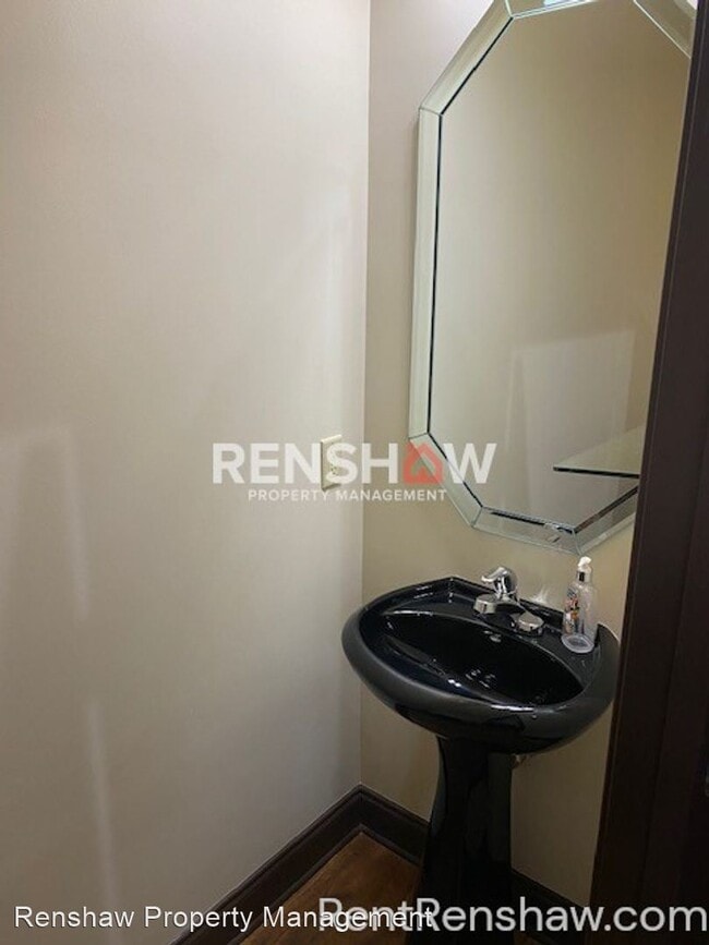 Building Photo - 2 br, 2.5 bath House - 449 Monroe Ave. #107