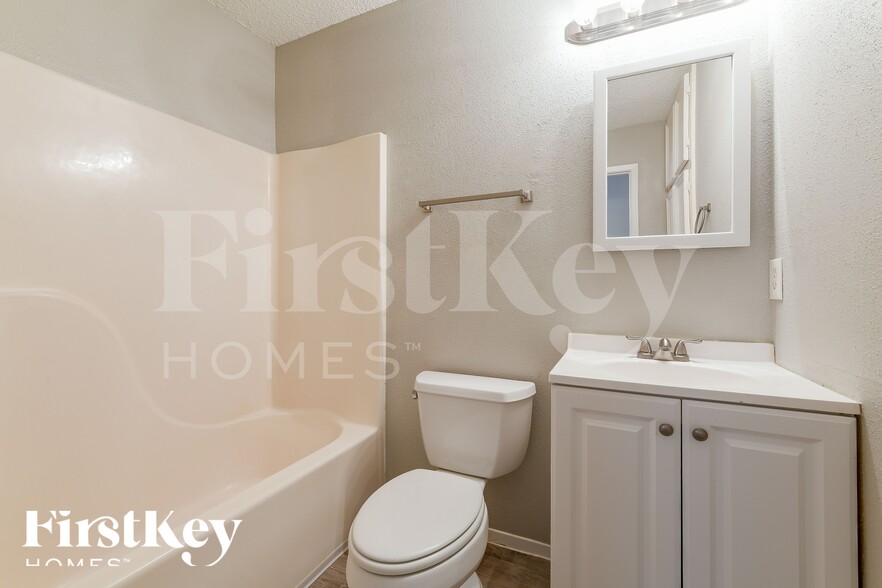 Building Photo - 13630 Alon Ln