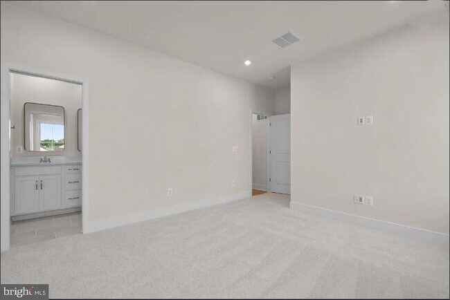 Building Photo - 112 Galaxy Pl