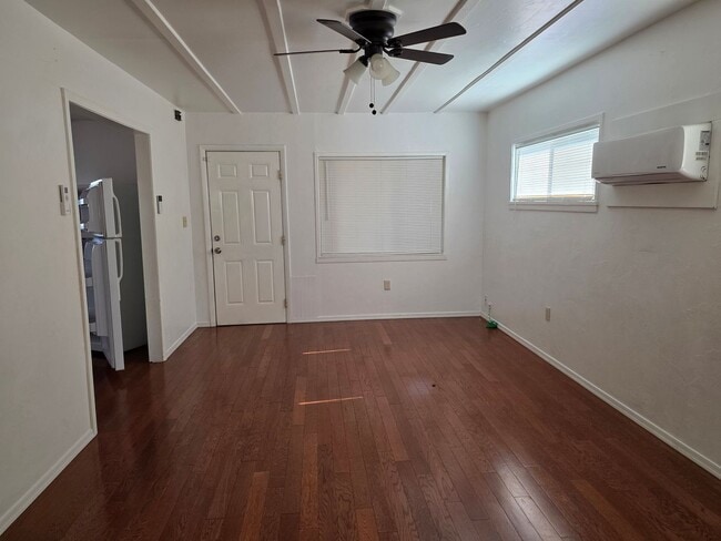 Building Photo - Cute and Clean- 1 bedroom/1 bath home with AZ room in Central BHC