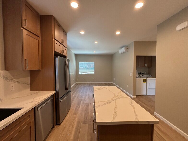 Building Photo - 4112 Pepper Dr