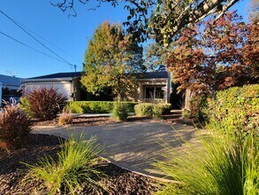 Building Photo - Updated Home in Palo Alto Available with A...