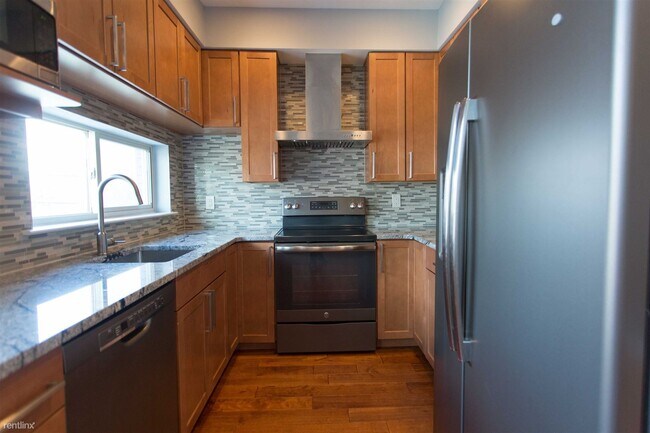 Building Photo - 2 br, 2 bath 4plex - 1926 BROWN ST Unit 3