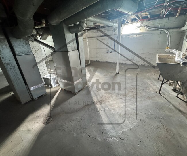 Building Photo - 314 Charles St