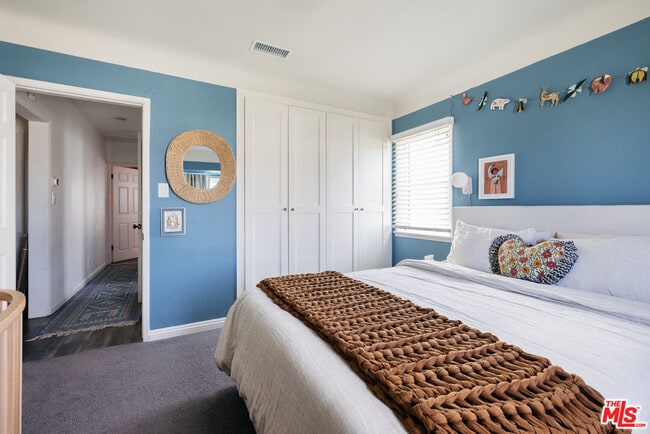 Building Photo - 1916 W 94th St