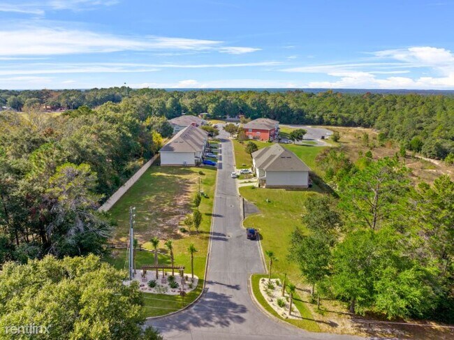 Building Photo - 2 br, 2.5 bath Townhome - 813 Arbor Lake Dr