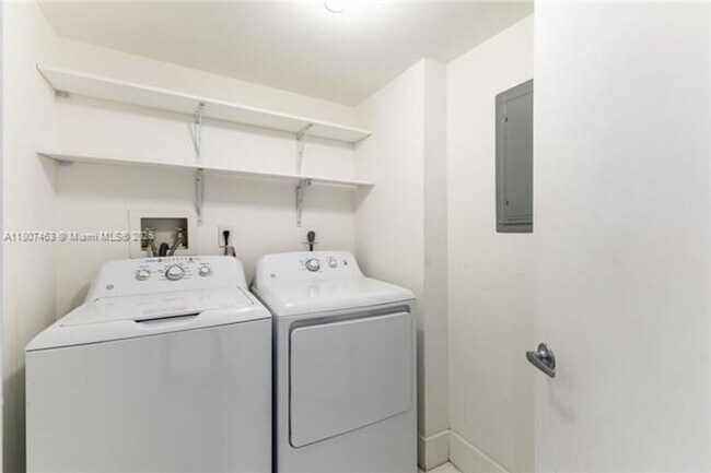 Building Photo - 3640 Yacht Club Dr