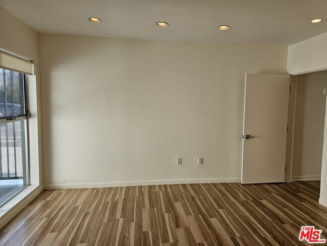 Building Photo - 1617 Broadway