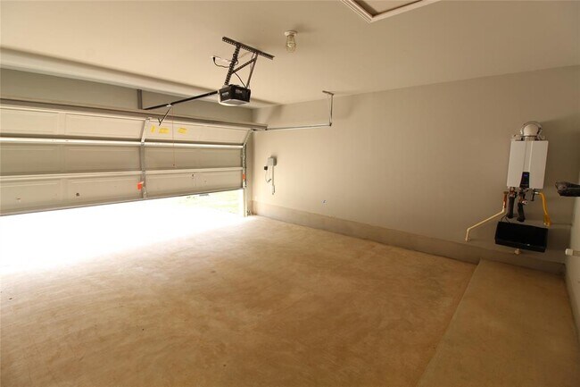 Building Photo - 504 Dayspring Cv