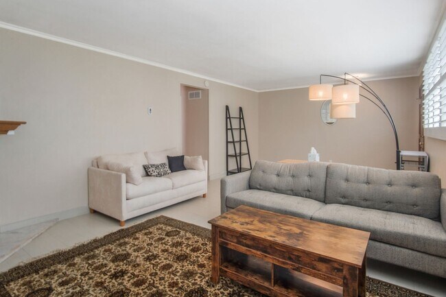 Building Photo - Renovated three-bedroom, three-bath 2-stor...