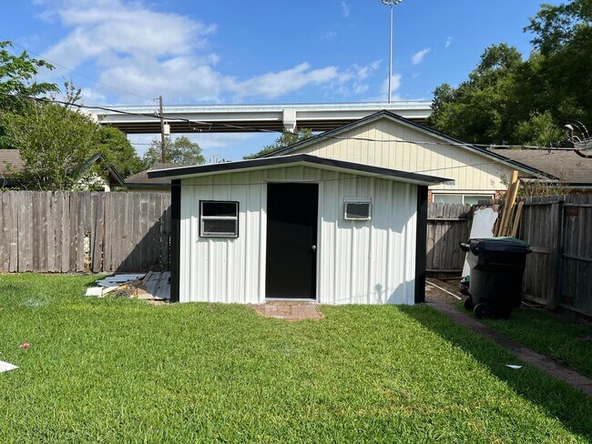 Building Photo - 11210 Sageoak Dr
