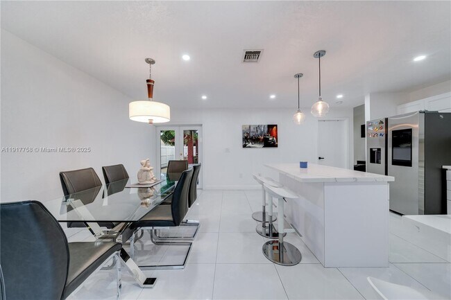 Building Photo - 1025 NW 128th Ct