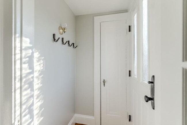 Building Photo - 34 Keith St