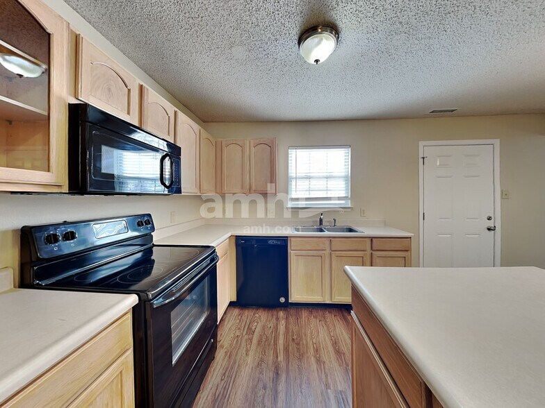 Building Photo - 12440 Rose Haven Dr