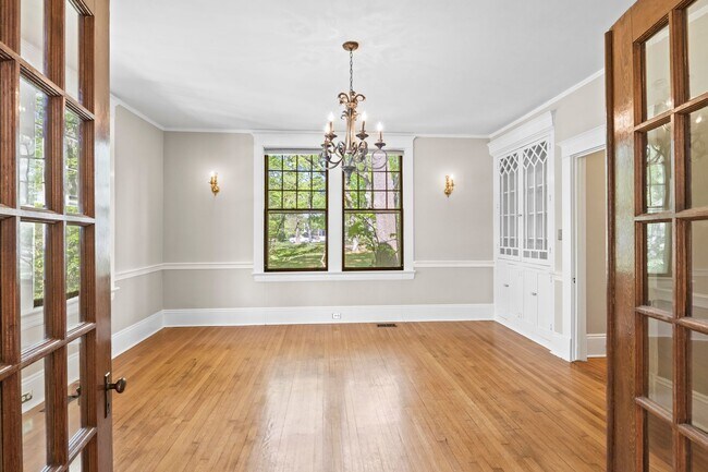 Building Photo - Historic Home in Wake Forest!