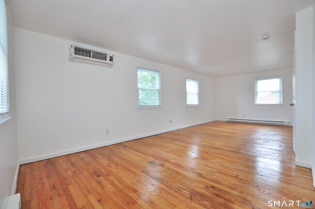 Building Photo - 13 Pleasant View Ave