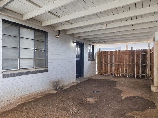 Building Photo - 2126 N Forgeus Ave