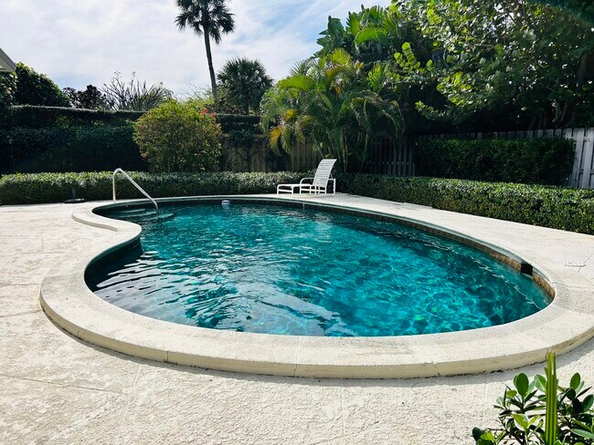 Building Photo - 162 Beacon Ln