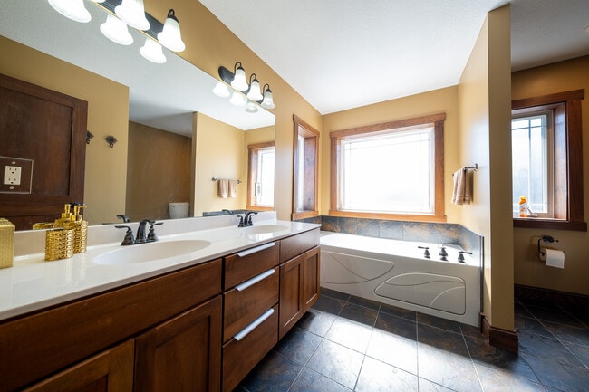 Building Photo - 15678 Duck Pond Way