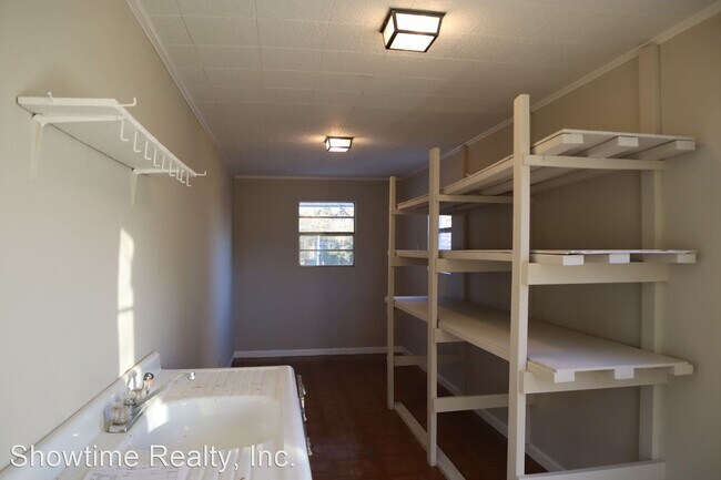 Building Photo - 3 br, 2 bath House - 895 B Street