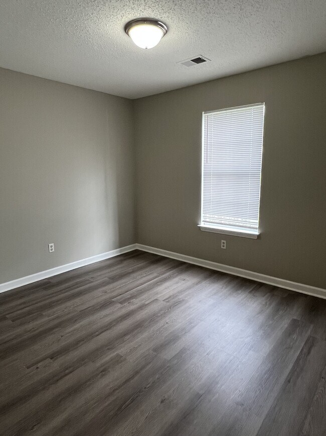 Building Photo - 9593 Daly Dr