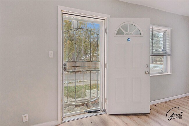 Building Photo - $1250 3 bedroom bungalow