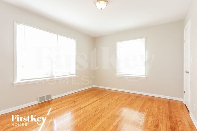 Building Photo - 251 E 25th St